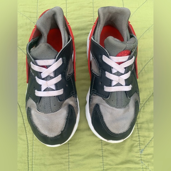 ⭐️EUC⭐️Nike Huarache Run TD 'Dark Smoke Grey University Red •Toddler Size 10 - Picture 6 of 9